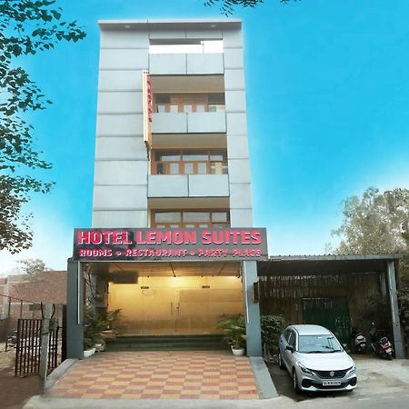 Hotel Lemon Suites & Banquet Noida Sector 62 ภายนอก รูปภาพ