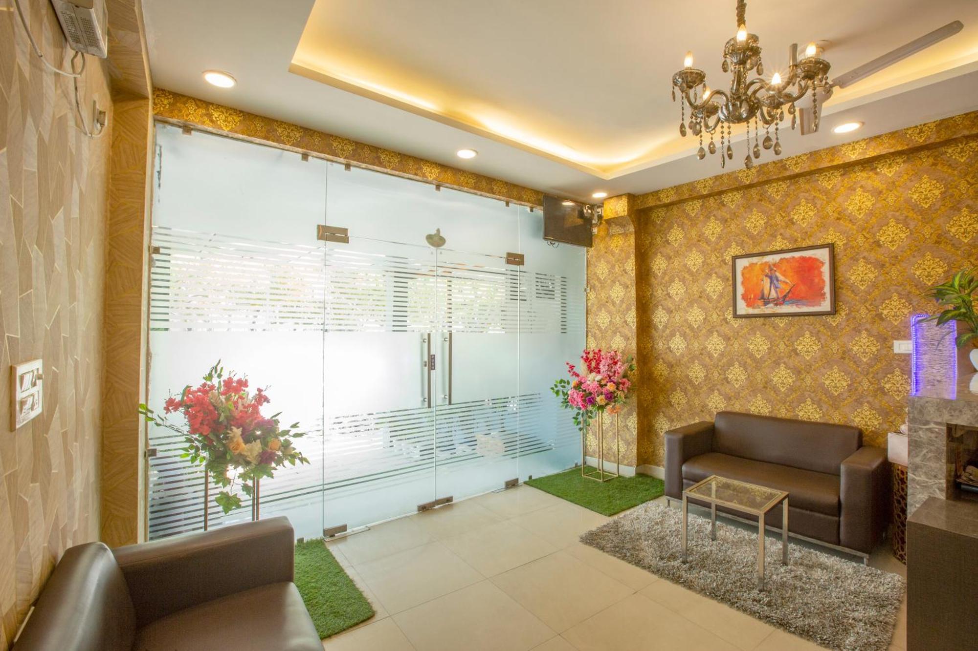 Hotel Lemon Suites & Banquet Noida Sector 62 ภายนอก รูปภาพ