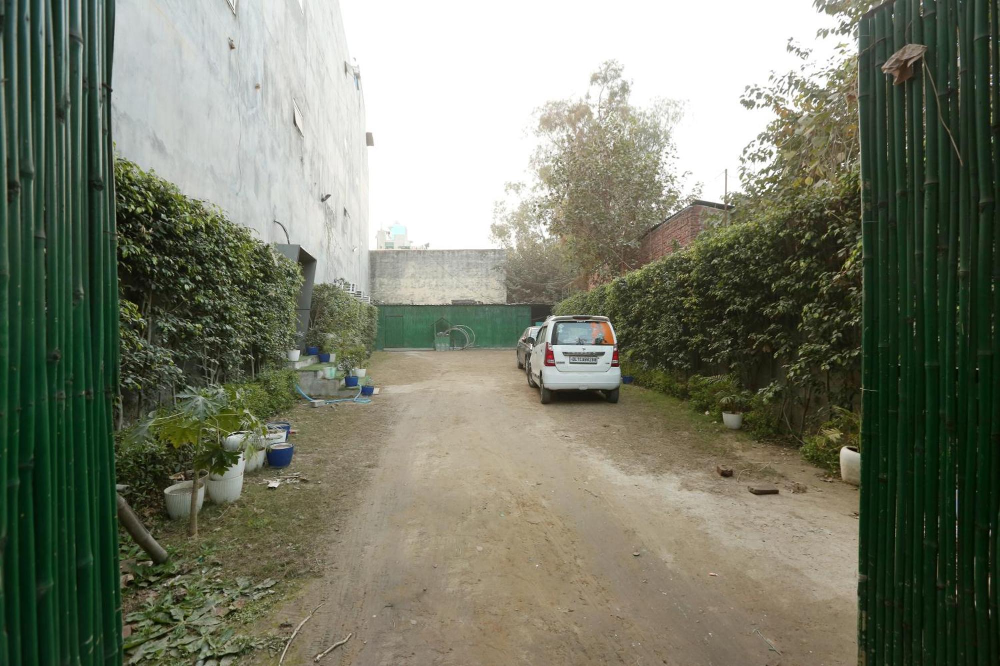 Hotel Lemon Suites & Banquet Noida Sector 62 ภายนอก รูปภาพ